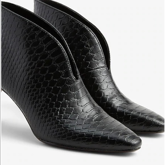 Shoes - Textured cut out booties!!